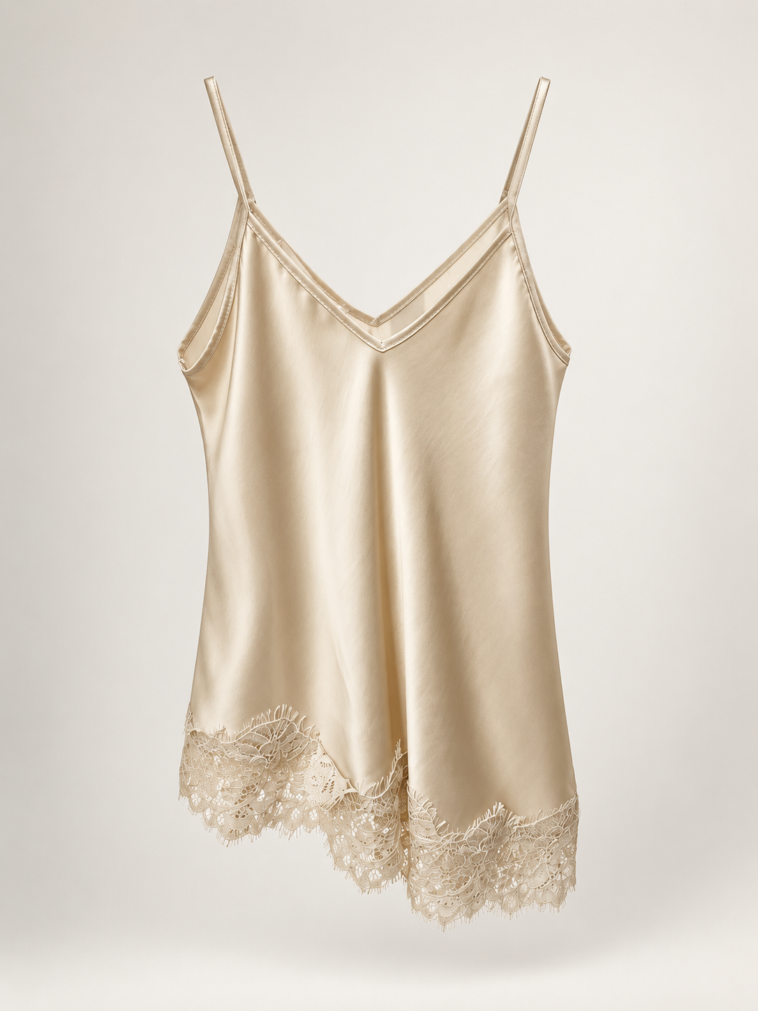 Top Satin Asimmetrico con Pizzo Macramè