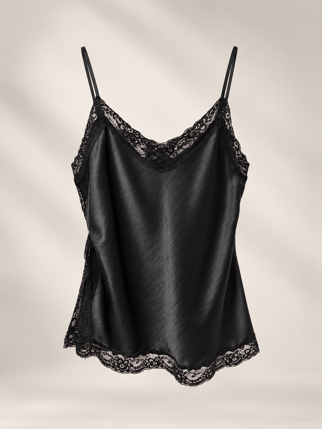 Top Noemi in raso con pizzo e spalline sottili