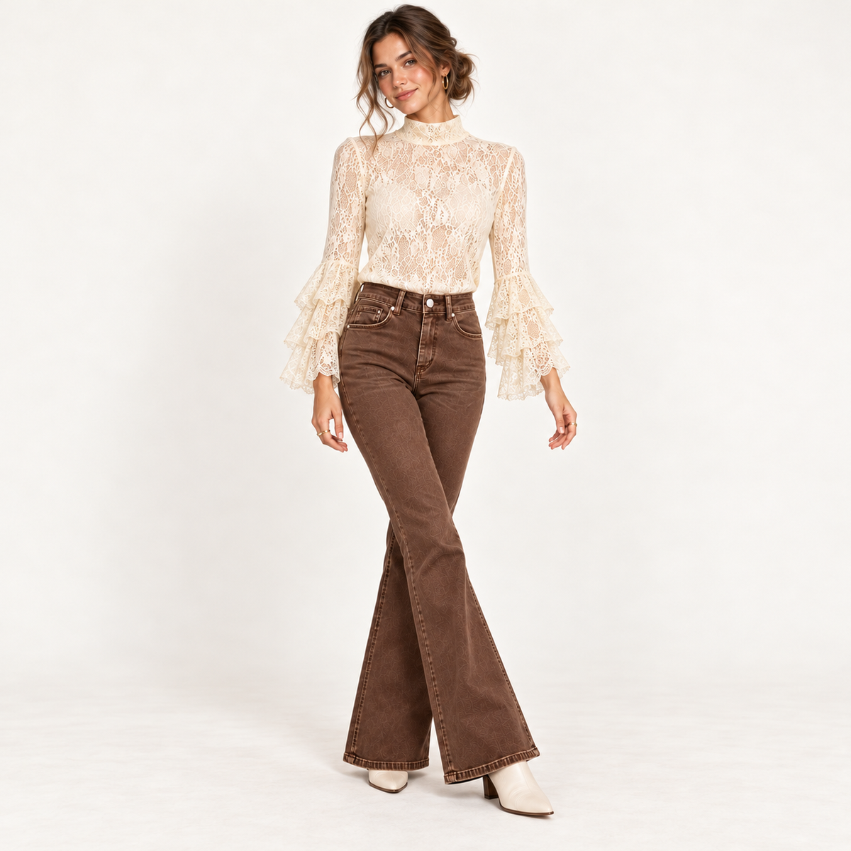Blusa Vivienne in Pizzo Floreale Trasparente con Maniche a Balze e Volant
